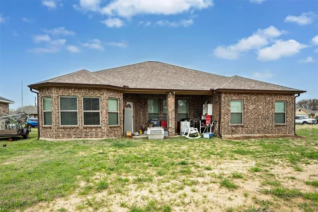 $359,900 | 324 Windjammer Road, Gun Barrel City, TX 75156