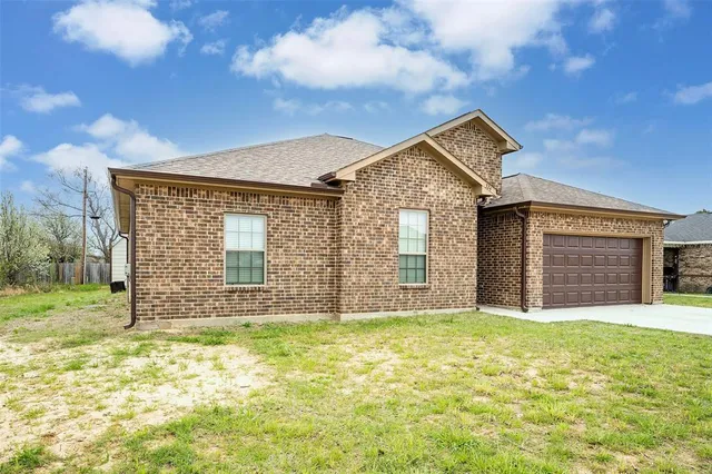 $359,900 | 324 Windjammer Road, Gun Barrel City, TX 75156