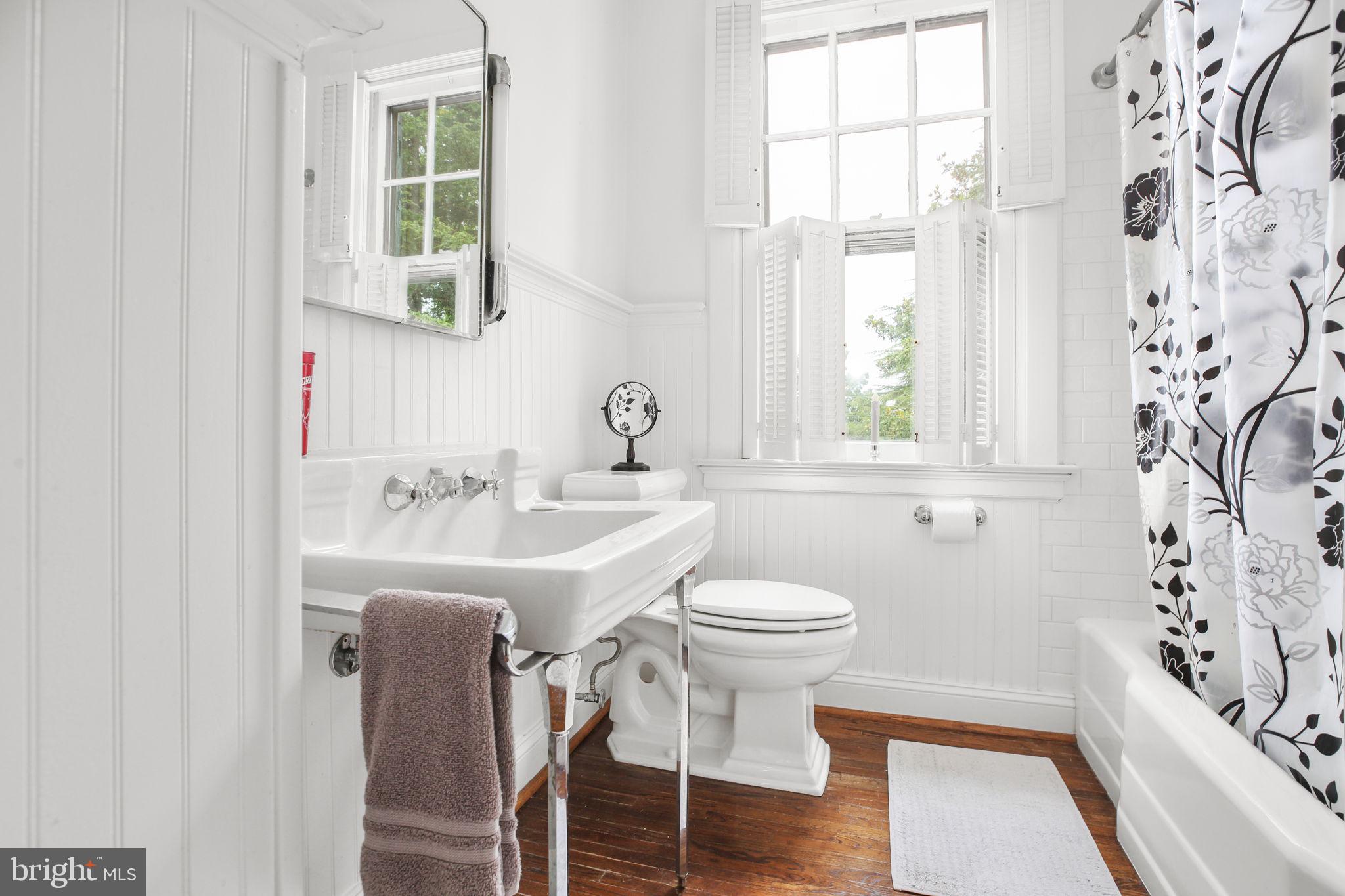 590 North Madison Road Orange, VA 22960 - Photo 37 of 88 a bathroom with a sink a toilet and a bathtub