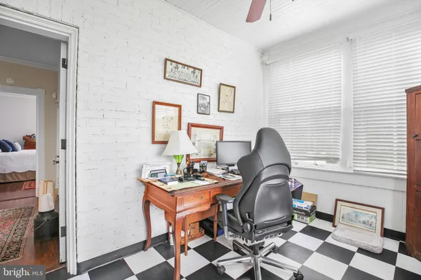 a view of yard with trees