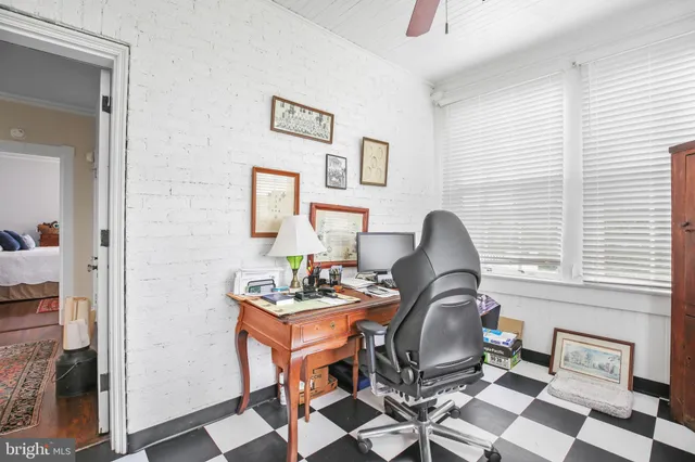 a view of yard with trees