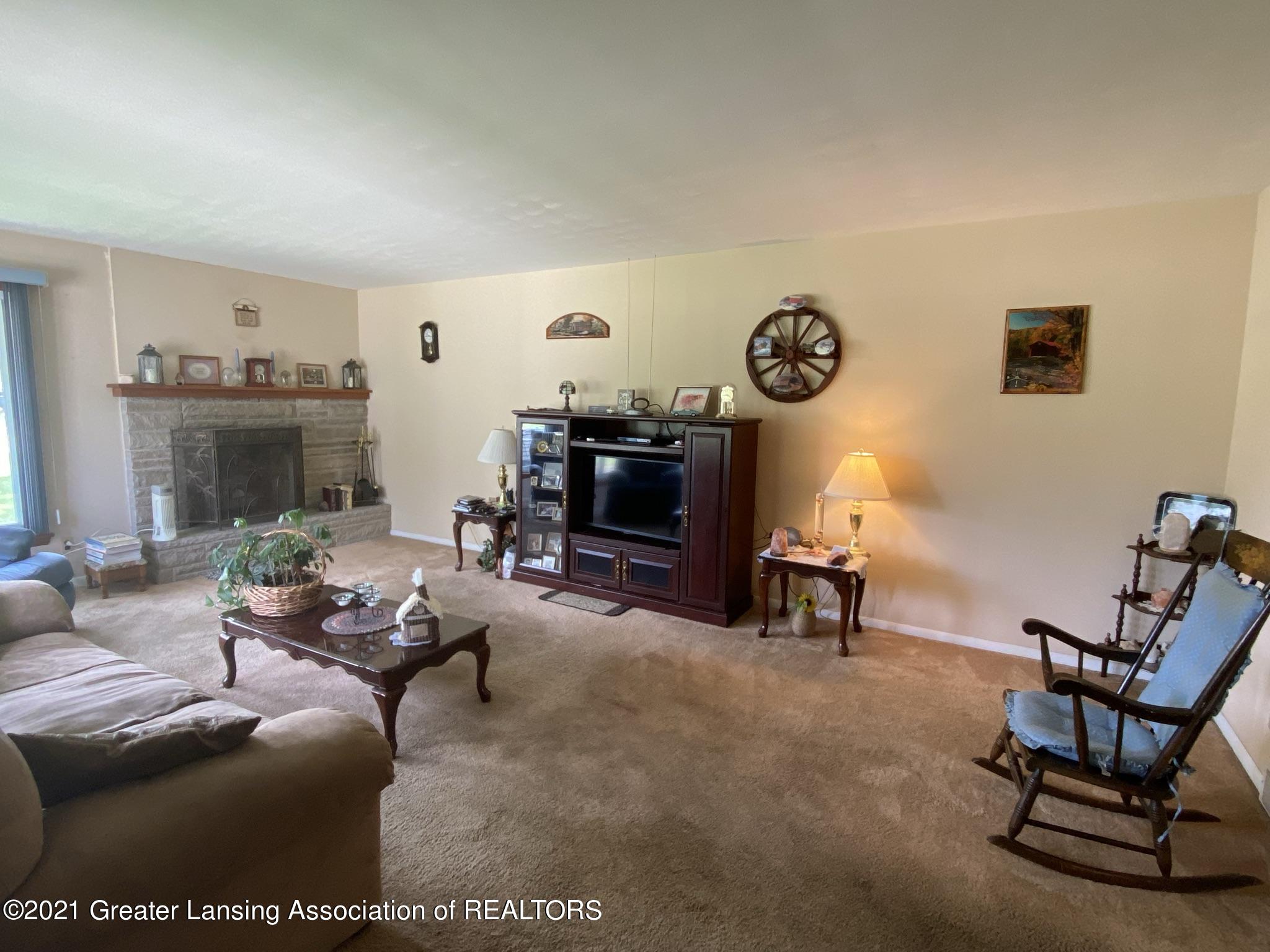 1467 East State Road Lansing, MI 48906 - Photo 5 of 35 IMG_5666