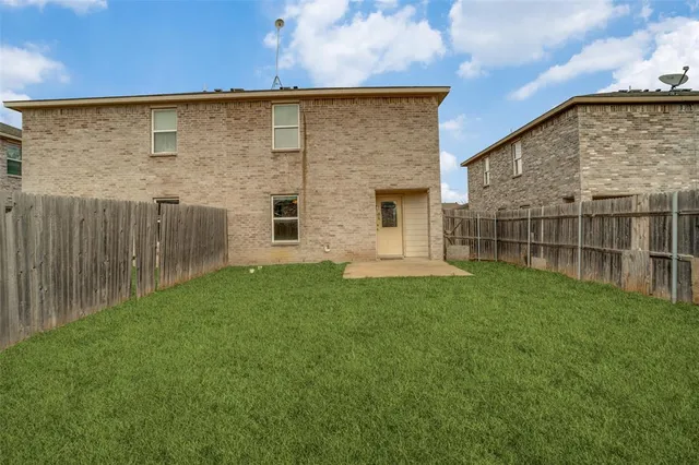 $1,600 | 811 East College Avenue, Princeton, TX 75407