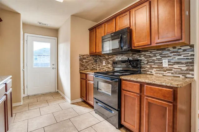 $1,600 | 811 East College Avenue, Princeton, TX 75407