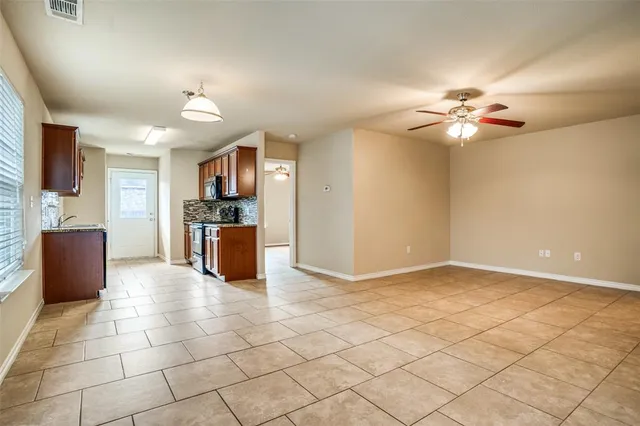 $1,600 | 811 East College Avenue, Princeton, TX 75407