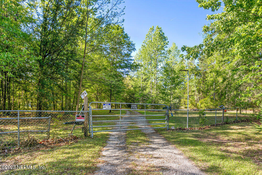 18066 Wells Road Jacksonville, FL 32234 - Photo 5 of 50 a view of a park