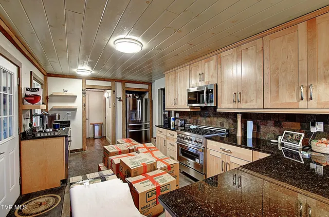 $1,300,000 | 143 Fordtown Road, Fall Branch, TN 37656