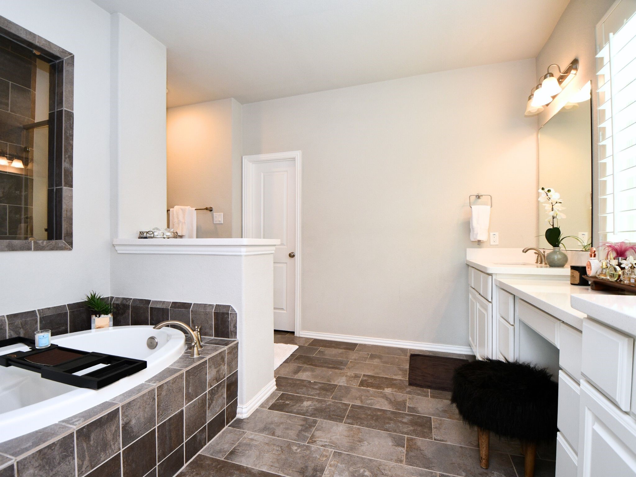 4523 Juniper Ridge Lane Manvel, TX 77578 - Photo 19 of 38 a kitchen that has a sink and a stove in it