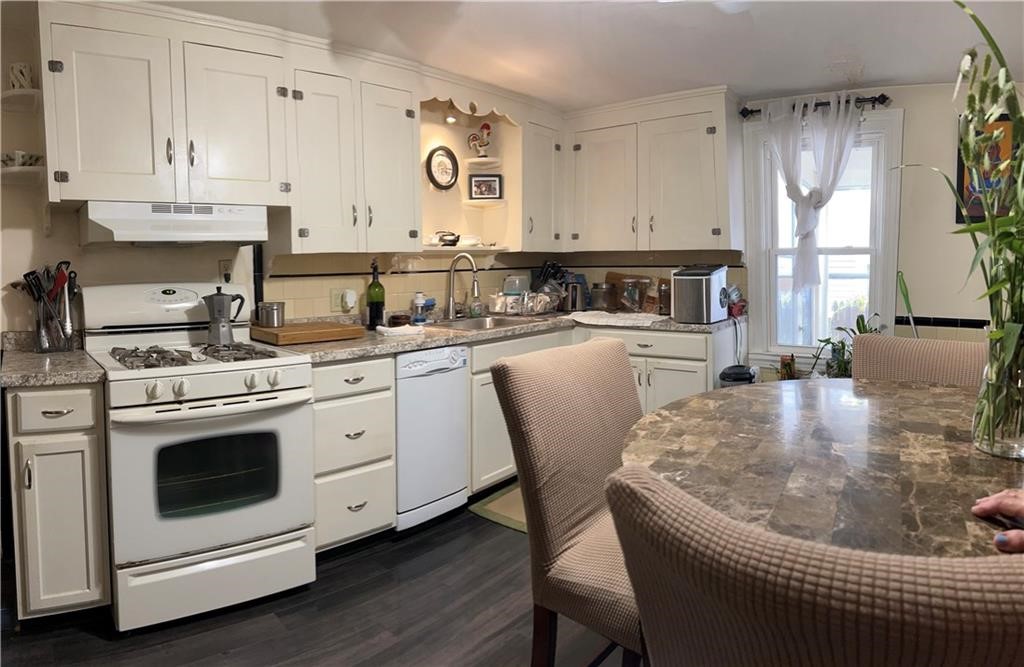 58 Vale Avenue Cranston, RI 02910 - Photo 9 of 12