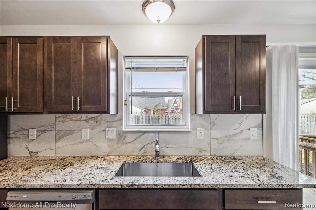 15401 Meyers Road Detroit, MI 48227 - Photo 14 of 43
