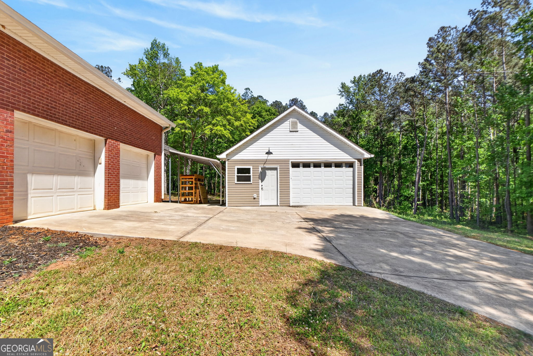 916 Highway 36 Barnesville, GA 30204 - Photo 58 of 81 a front view of a house with a yard and garage