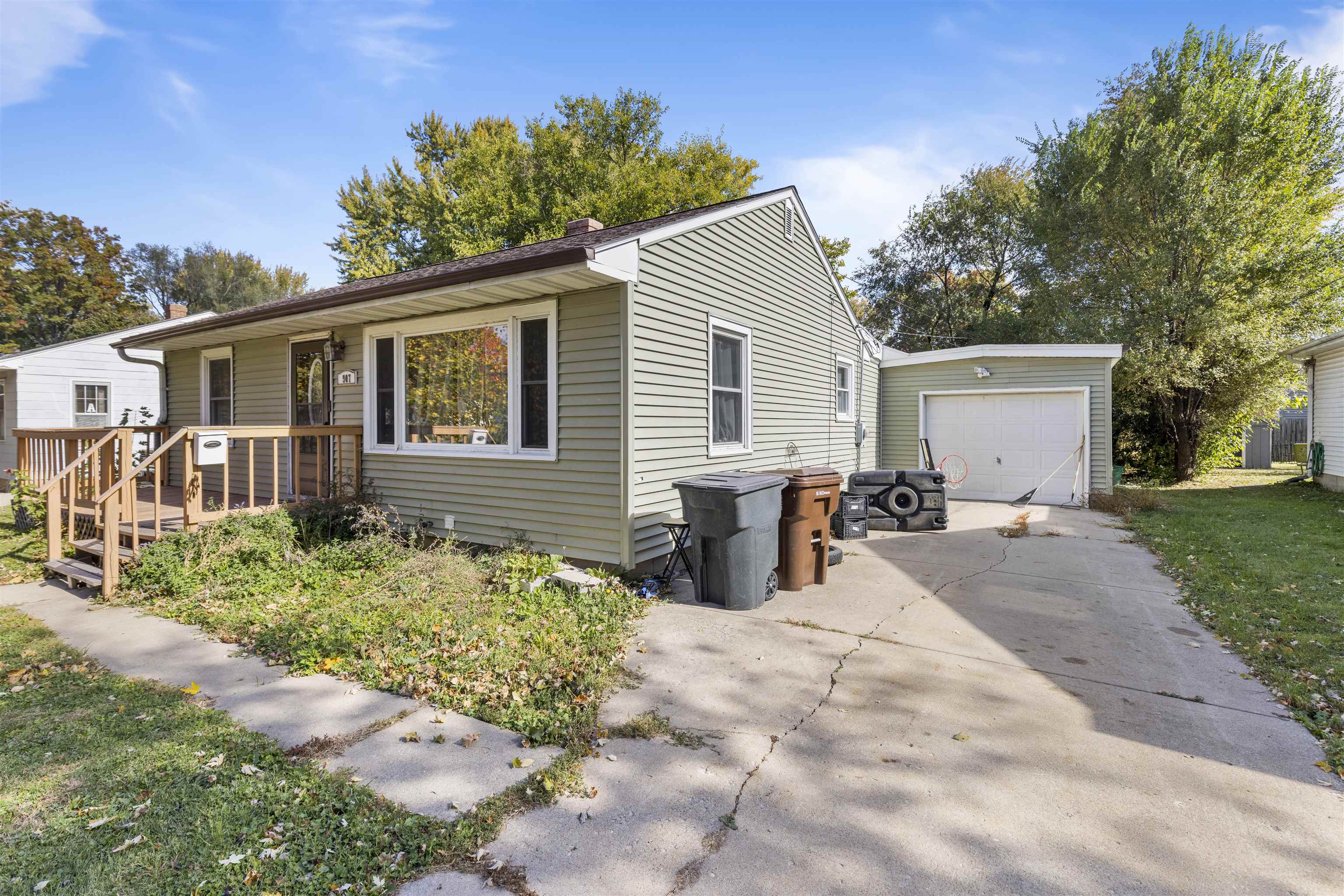 907 Woolf Court Rochelle, IL 61068 - Photo 2 of 15 a view of a house with a patio