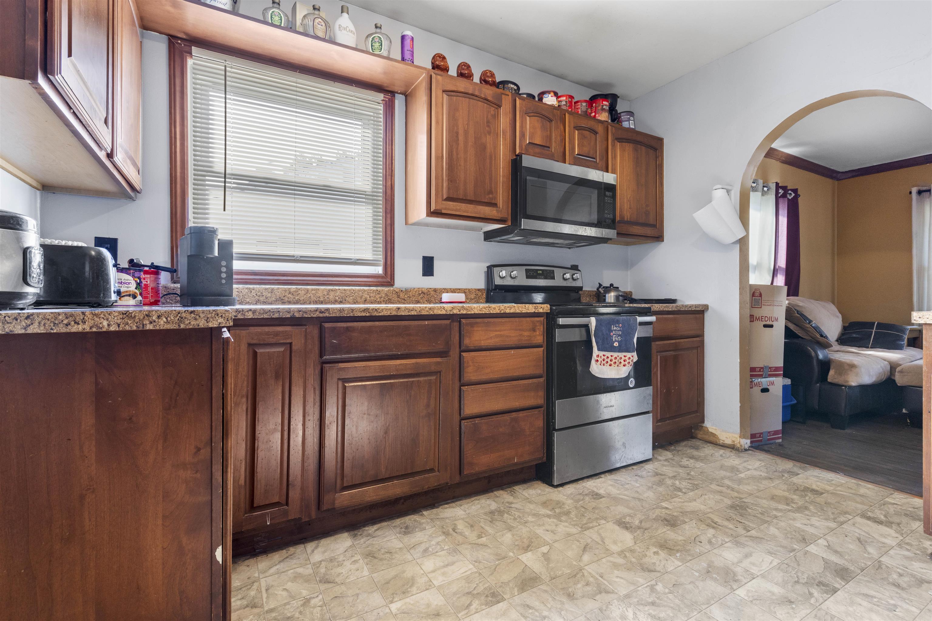 907 Woolf Court Rochelle, IL 61068 - Photo 4 of 15 a kitchen with stainless steel appliances granite countertop a stove a sink and a refrigerator