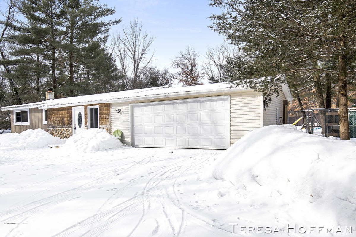 8209 North Maple Hill Road Morley, MI 49336 - Photo 23 of 30 IMG_1002