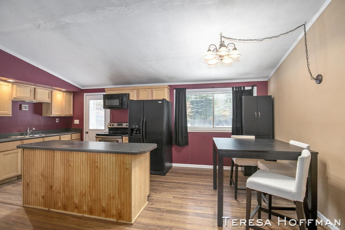 8209 North Maple Hill Road Morley, MI 49336 - Photo 10 of 30 IMG_1011