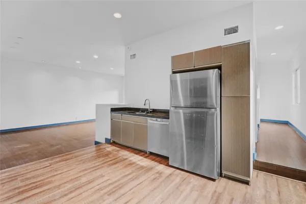 $3,200 | 3910 Austin Street, Houston, TX 77004