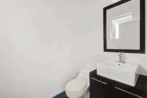 $3,200 | 3910 Austin Street, Houston, TX 77004