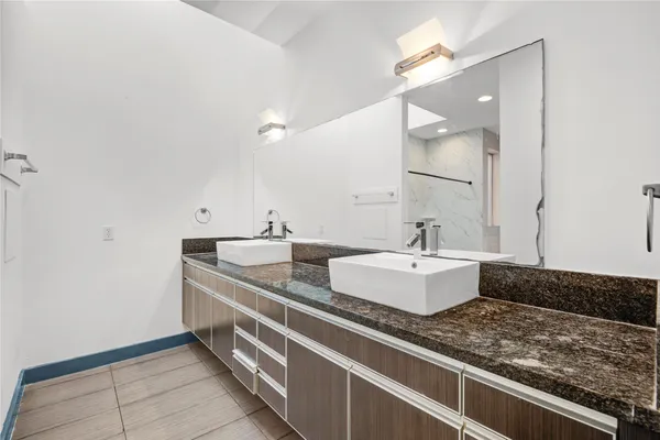 $3,200 | 3910 Austin Street, Houston, TX 77004
