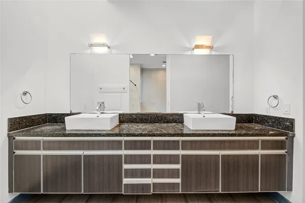 $3,200 | 3910 Austin Street, Houston, TX 77004
