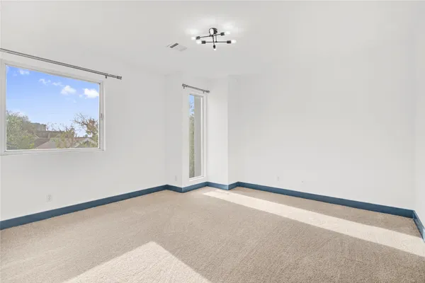 $3,200 | 3910 Austin Street, Houston, TX 77004