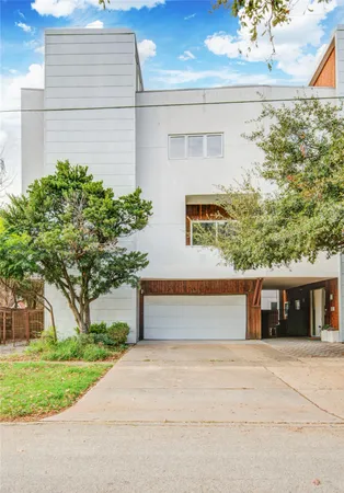 $3,200 | 3910 Austin Street, Houston, TX 77004