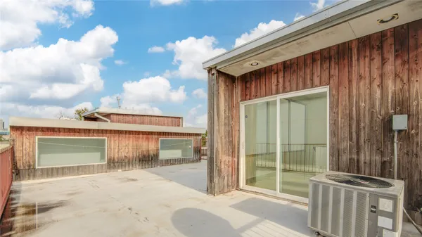 $3,200 | 3910 Austin Street, Houston, TX 77004
