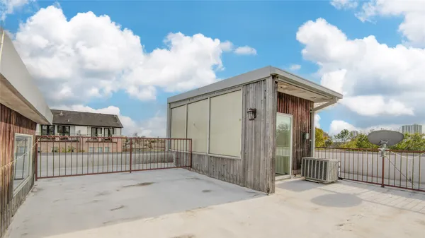 $3,200 | 3910 Austin Street, Houston, TX 77004
