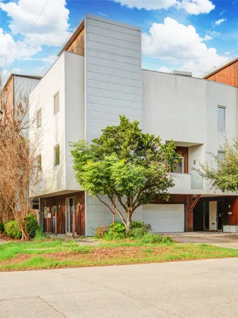 $3,200 | 3910 Austin Street, Houston, TX 77004