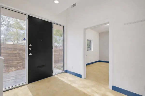 $3,200 | 3910 Austin Street, Houston, TX 77004
