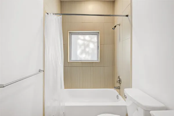 $3,200 | 3910 Austin Street, Houston, TX 77004
