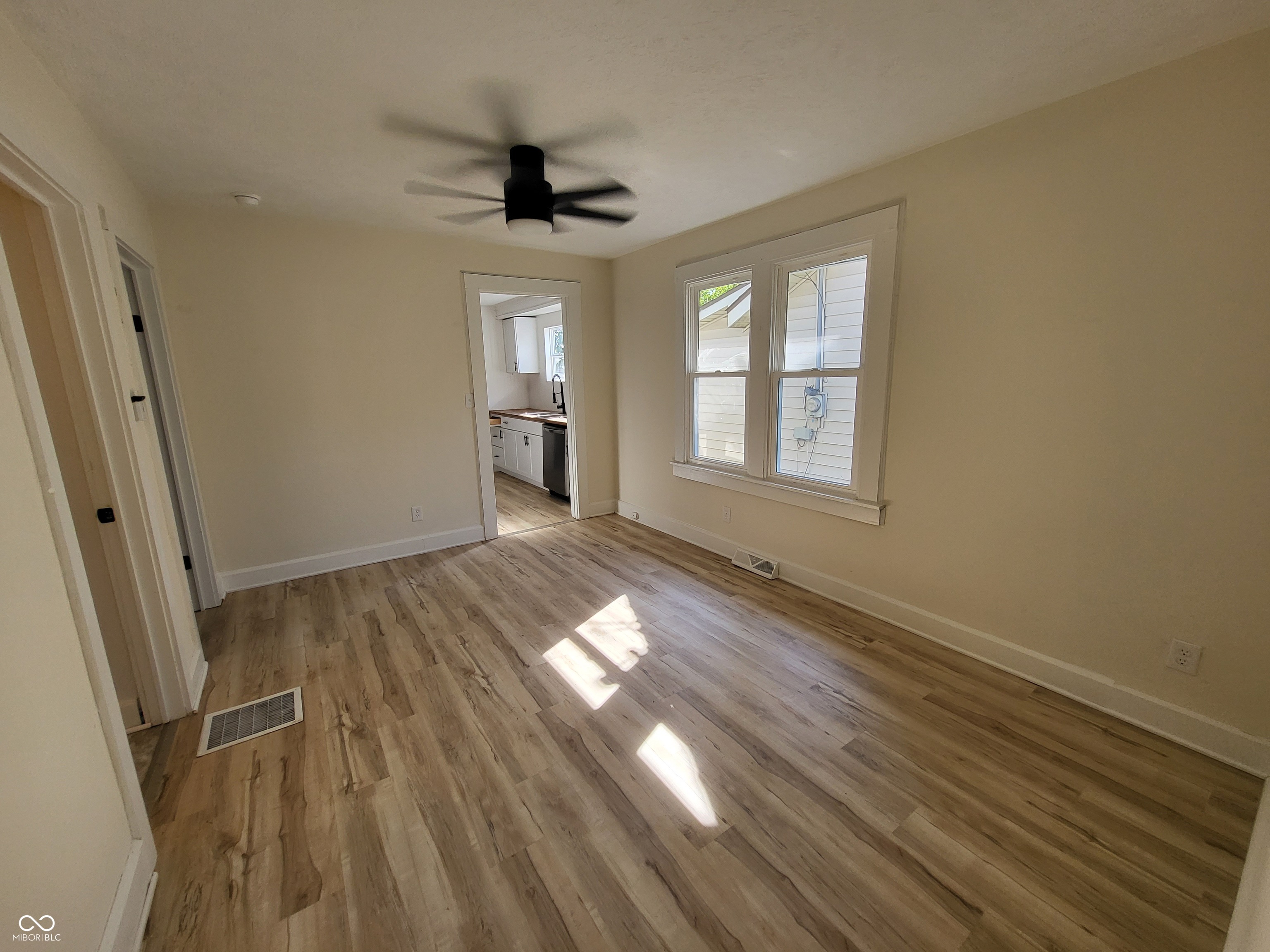2462 Main Street Anderson, IN 46016 - Photo 4 of 15