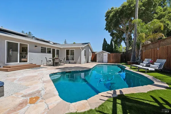 $949,000 | 1549 Creekside Drive, Petaluma, CA 94954