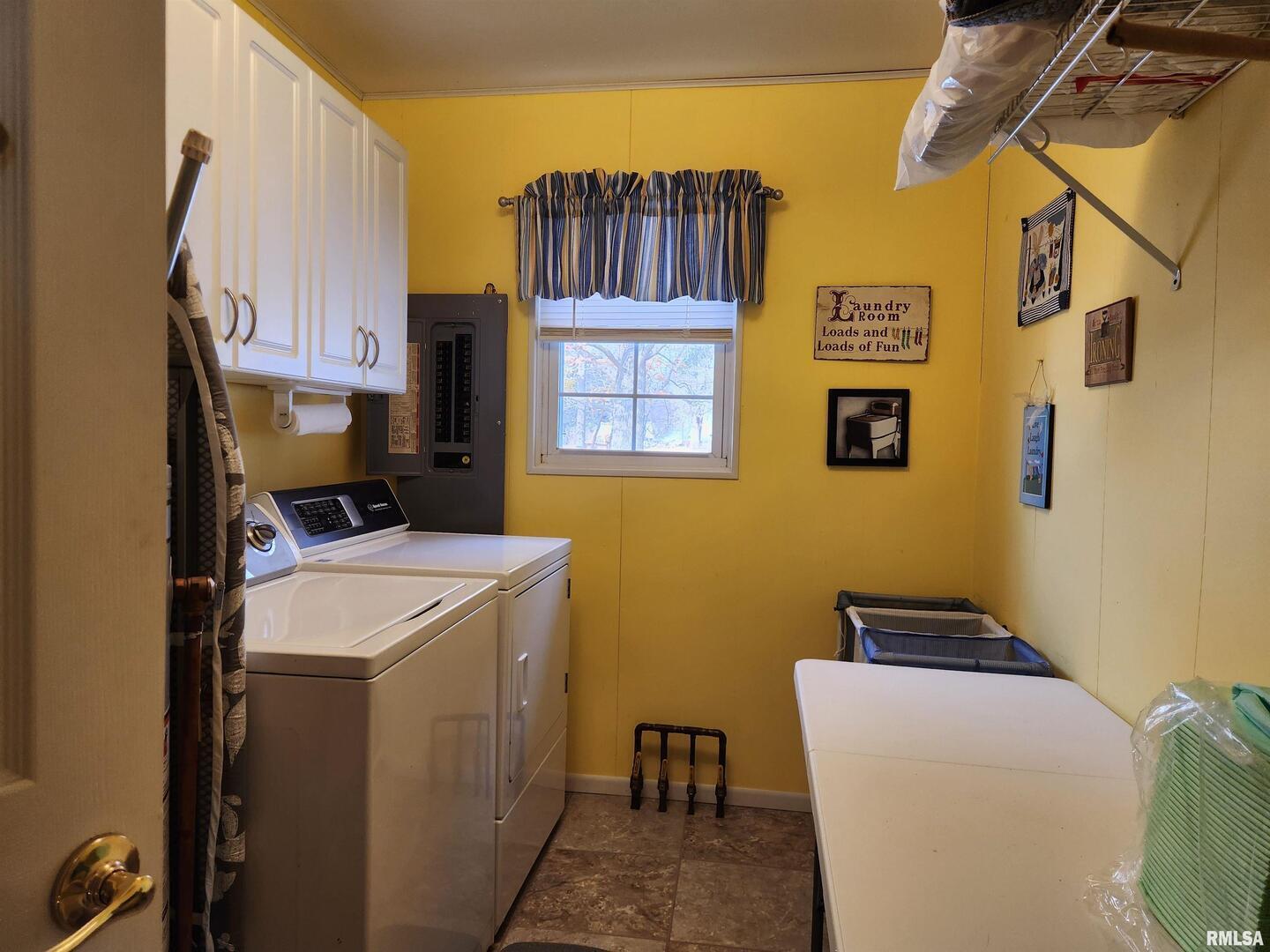 15766 East Tilton Road Ina, IL 62846 - Photo 34 of 59 a utility room with dryer and washer