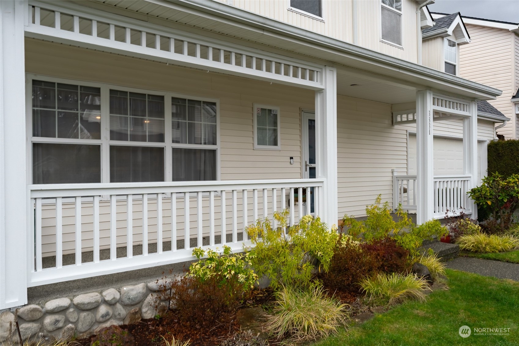 3834 Northeast 5th Place Renton, WA 98056 - Photo 10 of 39 front view of a building