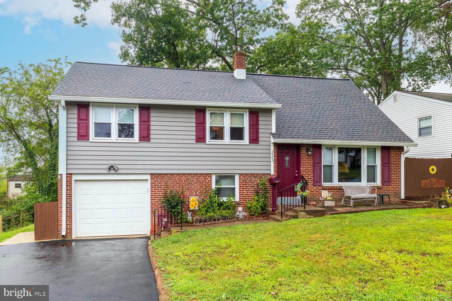 2962 Grisdale Road Abington, PA 19001 - Photo 1 of 29 Abington Woods Split with Personality