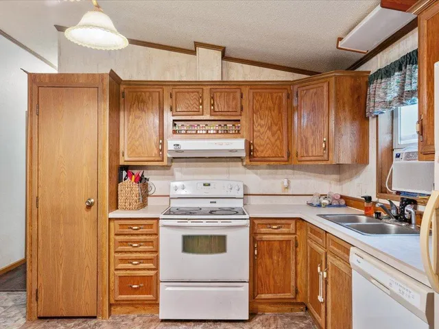 $272,000 | 10657 Black Bear Road, Brainerd, MN 56401