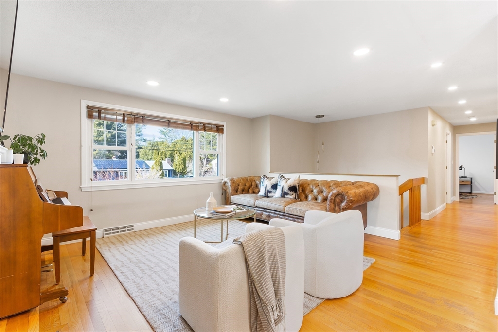 65 Appledor Road Framingham, MA 01701 - Photo 3 of 33