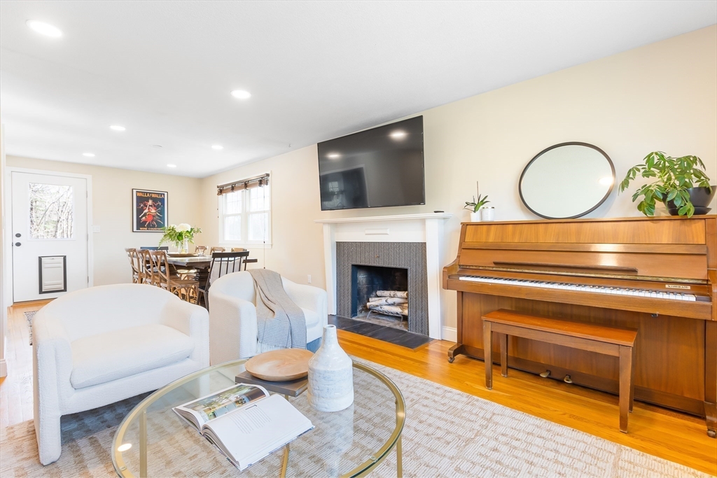 65 Appledor Road Framingham, MA 01701 - Photo 4 of 33
