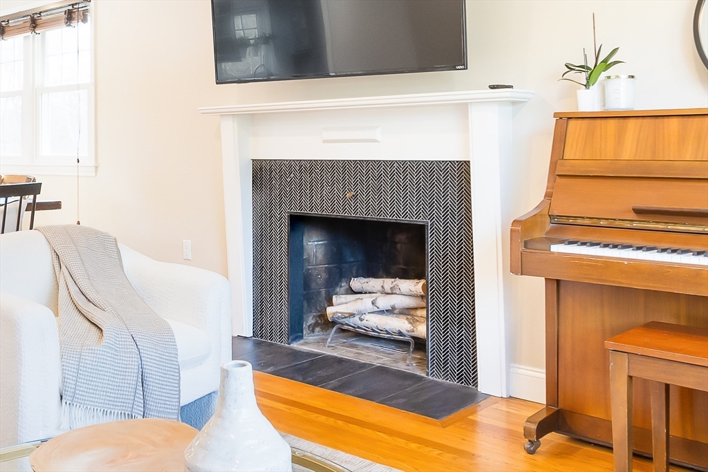 65 Appledor Road Framingham, MA 01701 - Photo 5 of 33