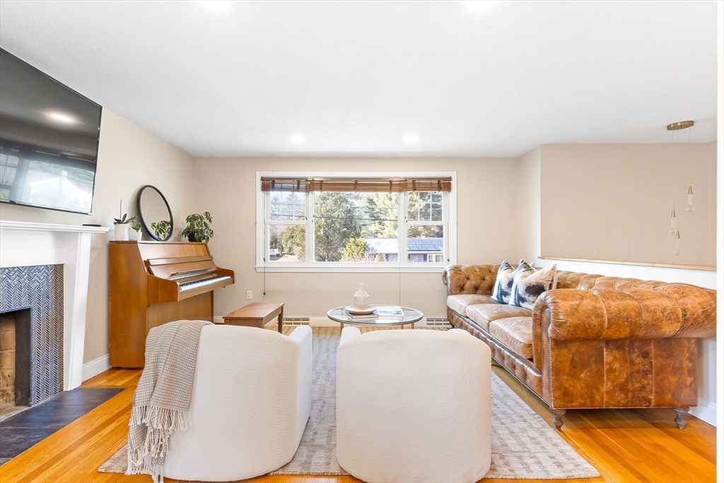 65 Appledor Road Framingham, MA 01701 - Photo 6 of 33