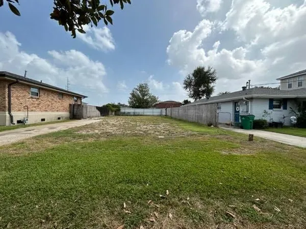 $205,000 | 613 Lake Avenue, Metairie, LA 70005
