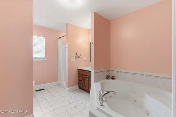 $729,000 | 3 Lone Oak Way, Eatontown, NJ 07724