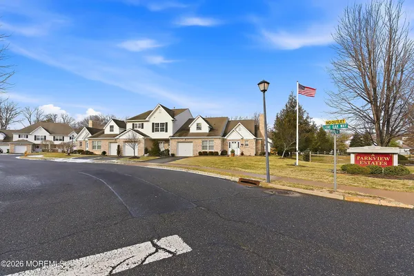 $729,000 | 3 Lone Oak Way, Eatontown, NJ 07724