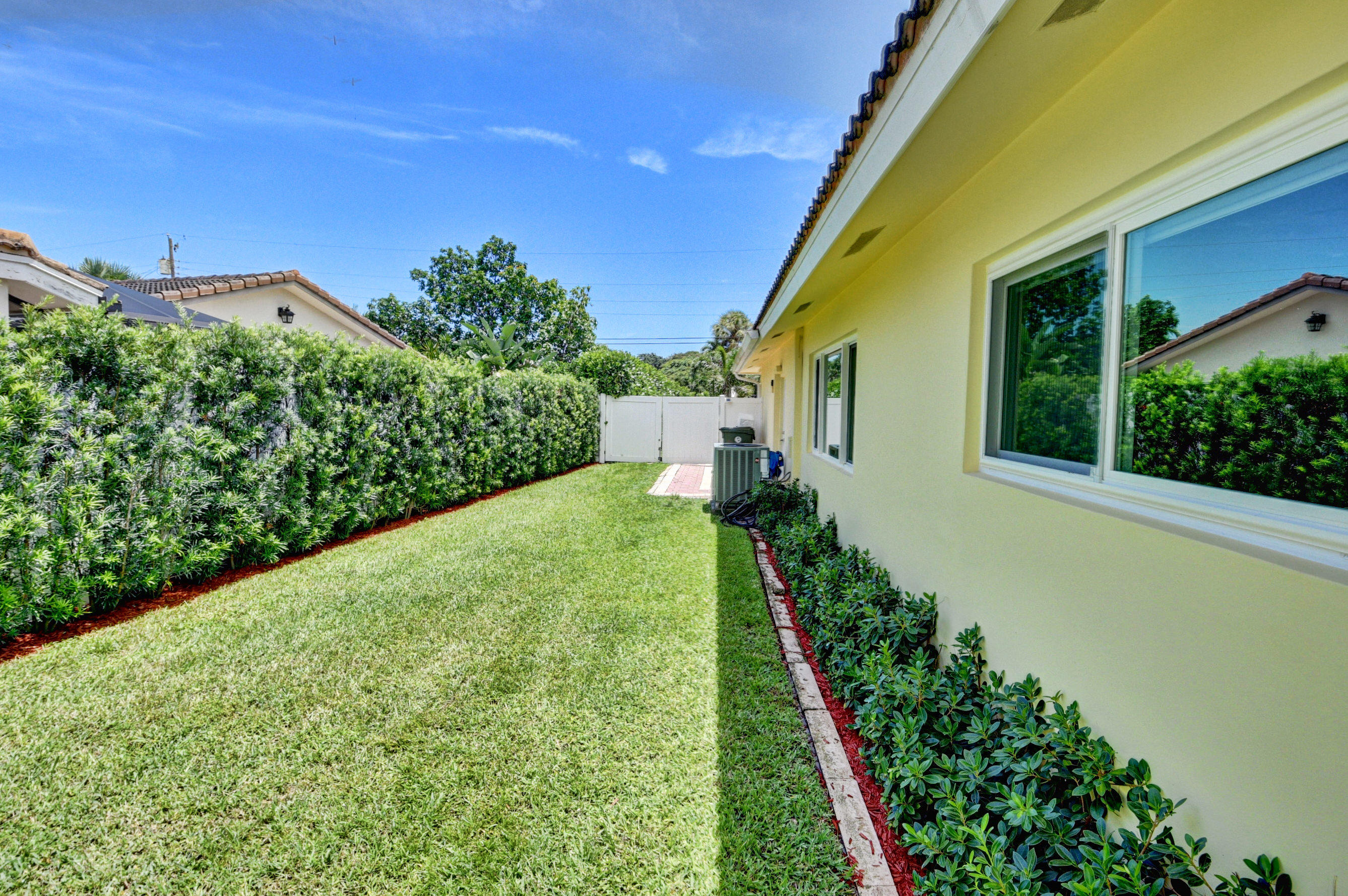 617 Northwest 10th Court Boca Raton, FL 33486 - Photo 45 of 54 Side