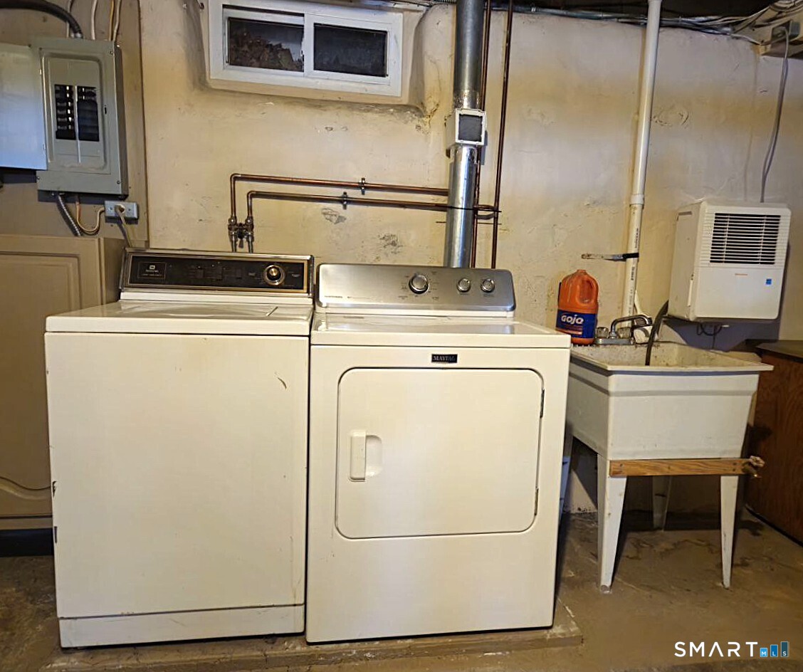 35 Lardner Road Bristol, CT 06010 - Photo 40 of 40