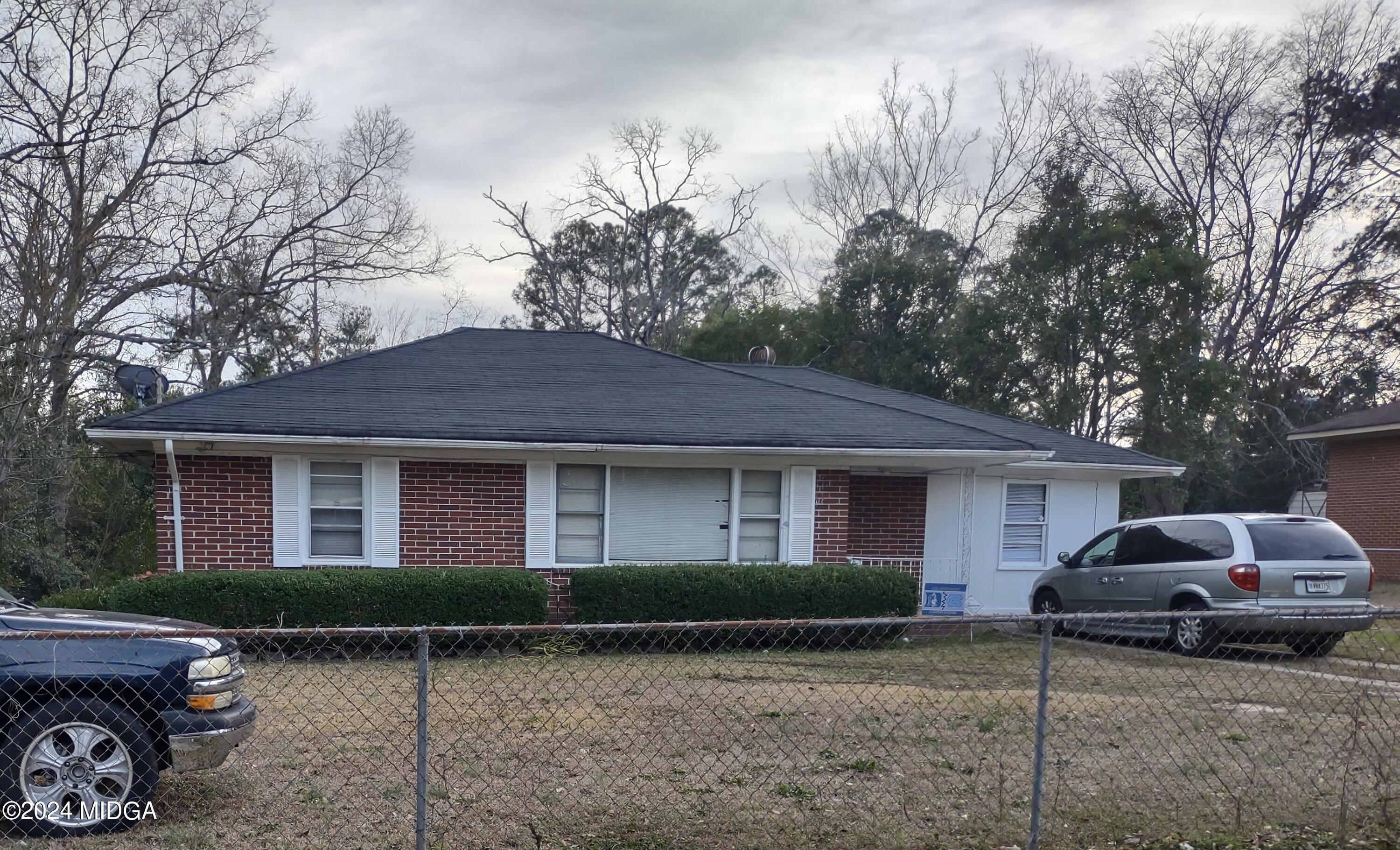 2541 Medford Place Macon, GA 31206 - Photo 2 of 5 a front view of a house with a garden