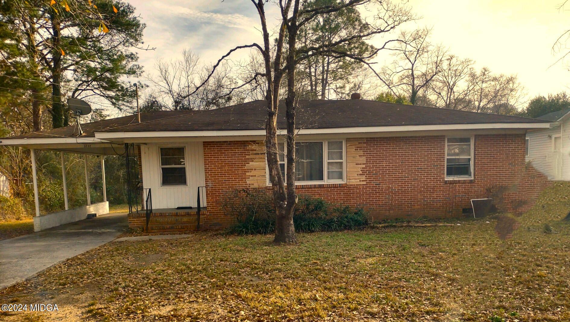 2541 Medford Place Macon, GA 31206 - Photo 3 of 5 front view of a house with a yard
