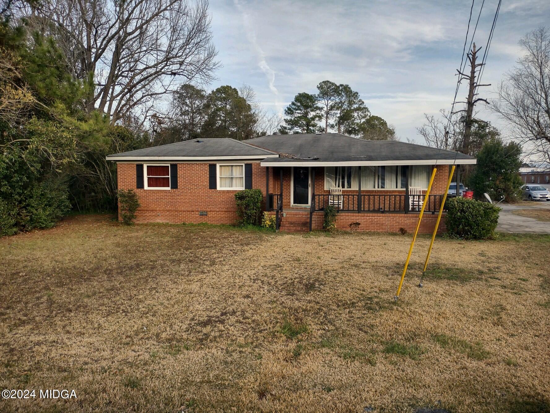 2541 Medford Place Macon, GA 31206 - Photo 5 of 5 front view of house with a yard