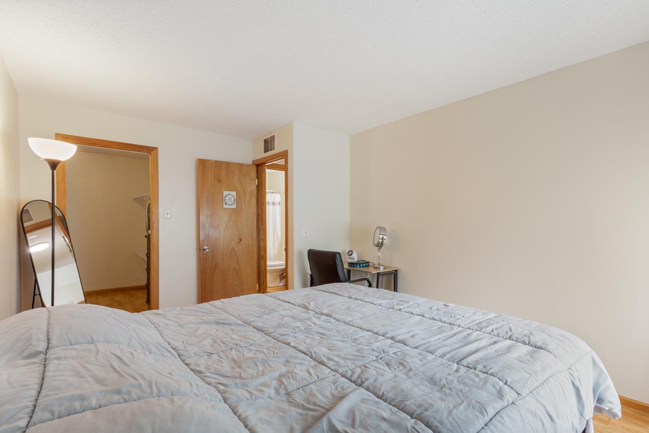 4488 Cinnamon Ridge Trail, Unit B Eagan, MN 55122 - Photo 12 of 20