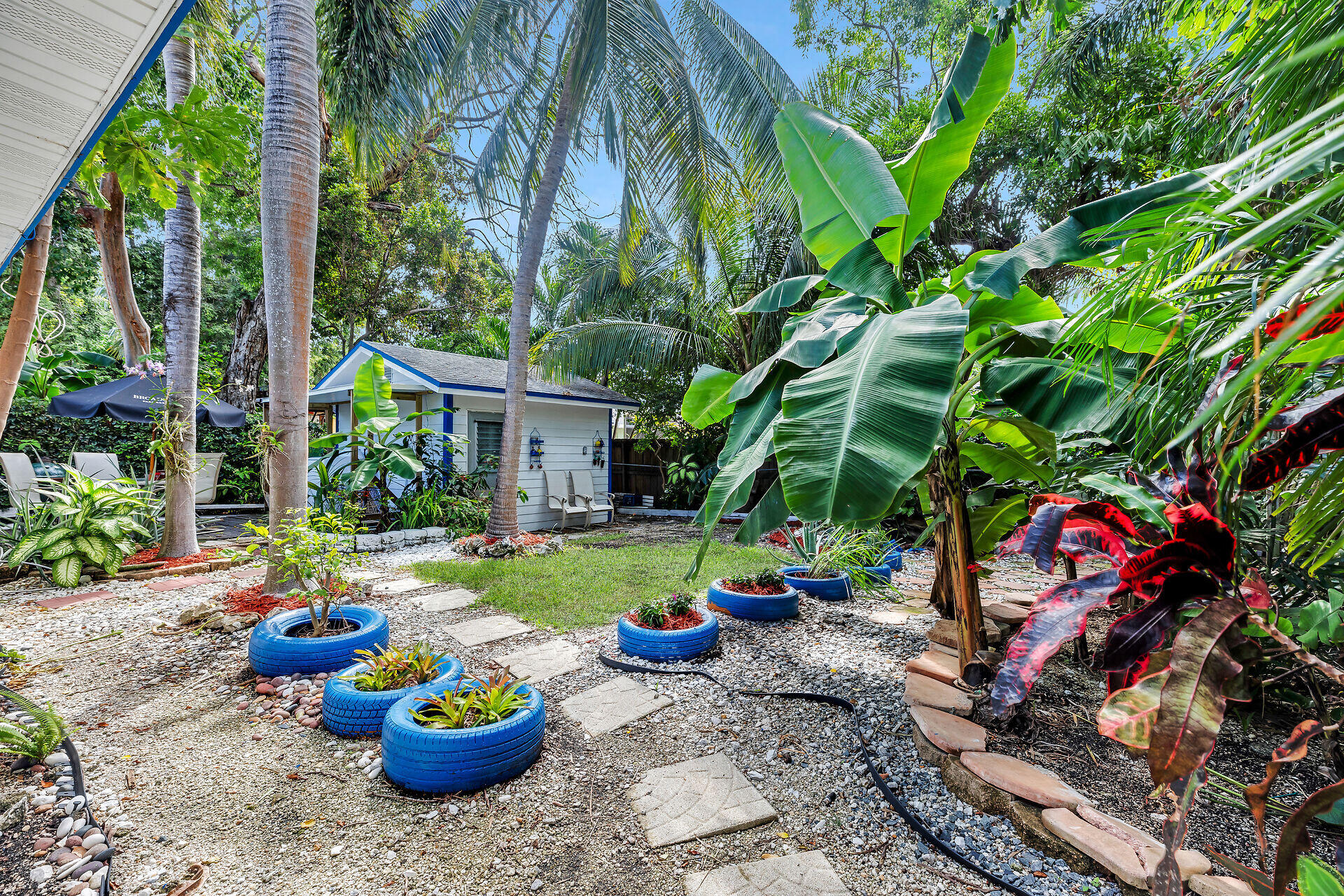 13 Bass Avenue Key Largo, FL 33037 - Photo 32 of 43 a view of a backyard with sitting area